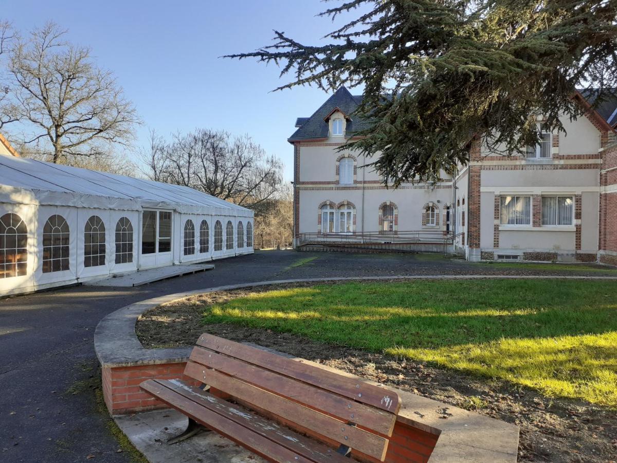 Hotel-Restaurant Domaine De La Grande Garenne Neuvy-sur-Barangeon Exteriér fotografie