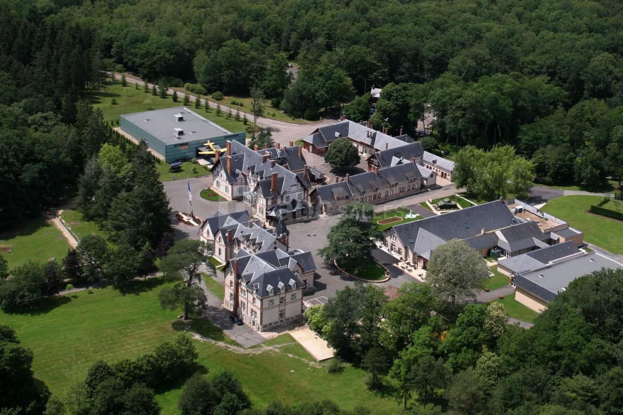 Hotel-Restaurant Domaine De La Grande Garenne Neuvy-sur-Barangeon Exteriér fotografie