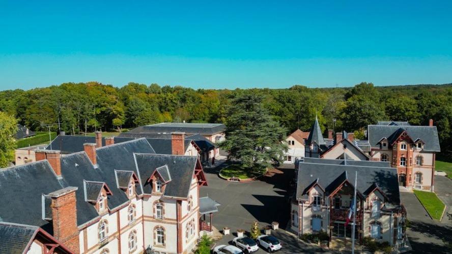 Hotel-Restaurant Domaine De La Grande Garenne Neuvy-sur-Barangeon Exteriér fotografie