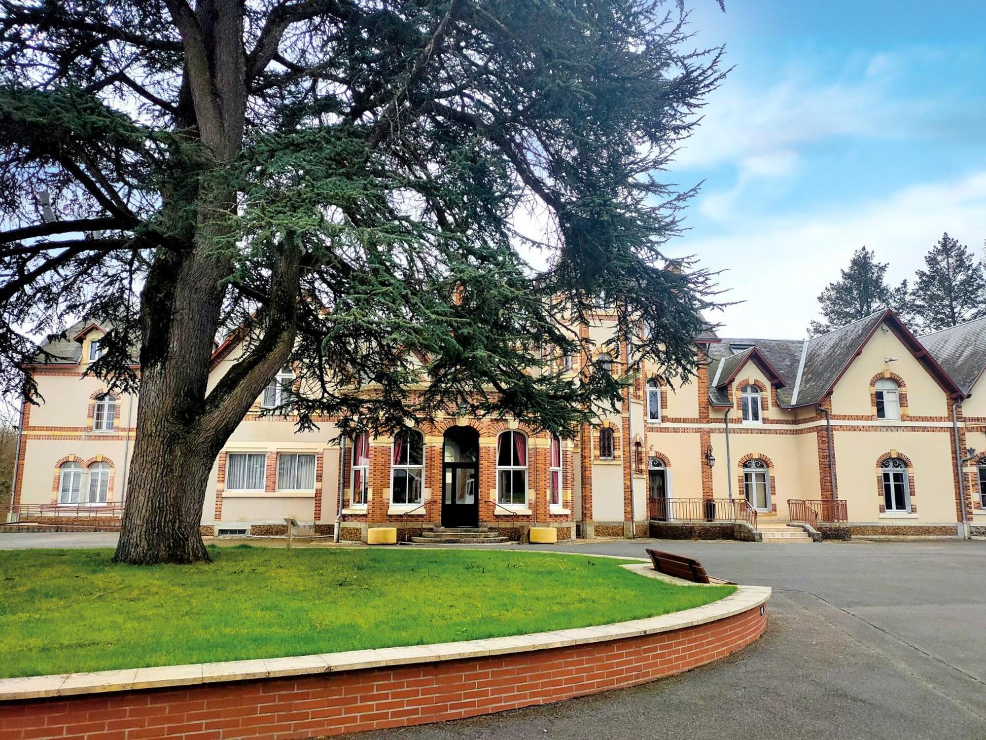 Hotel-Restaurant Domaine De La Grande Garenne Neuvy-sur-Barangeon Exteriér fotografie