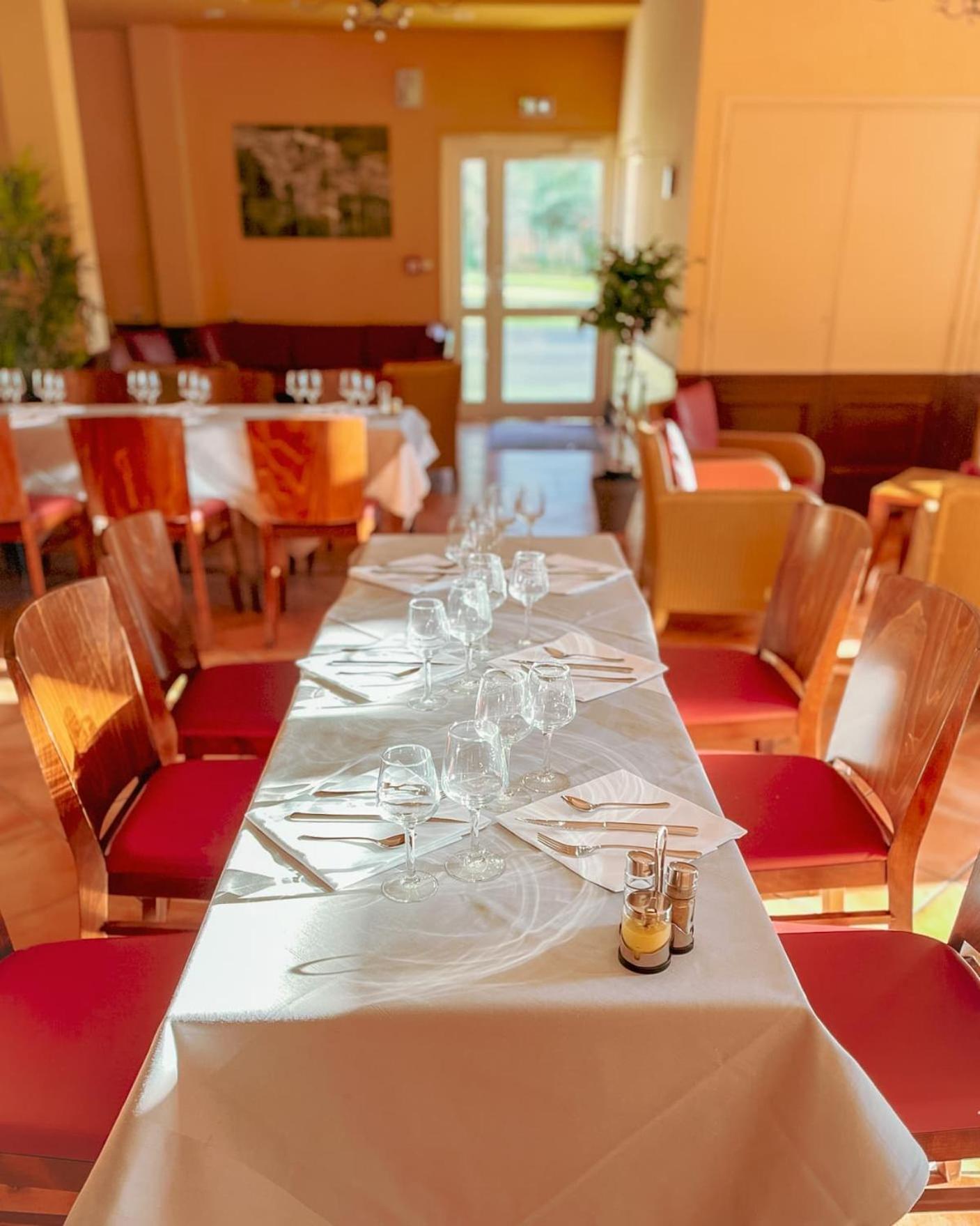 Hotel-Restaurant Domaine De La Grande Garenne Neuvy-sur-Barangeon Exteriér fotografie